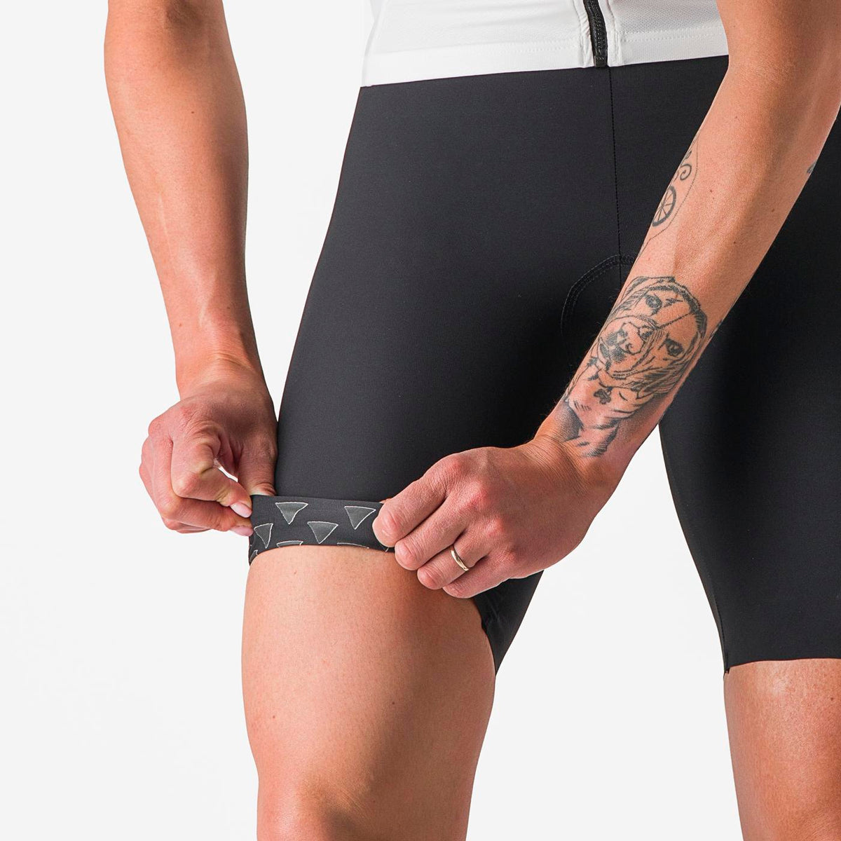 Detailansicht Raw-Cut-Beinabschlüsse mit innenliegenden Silikon-Grippern