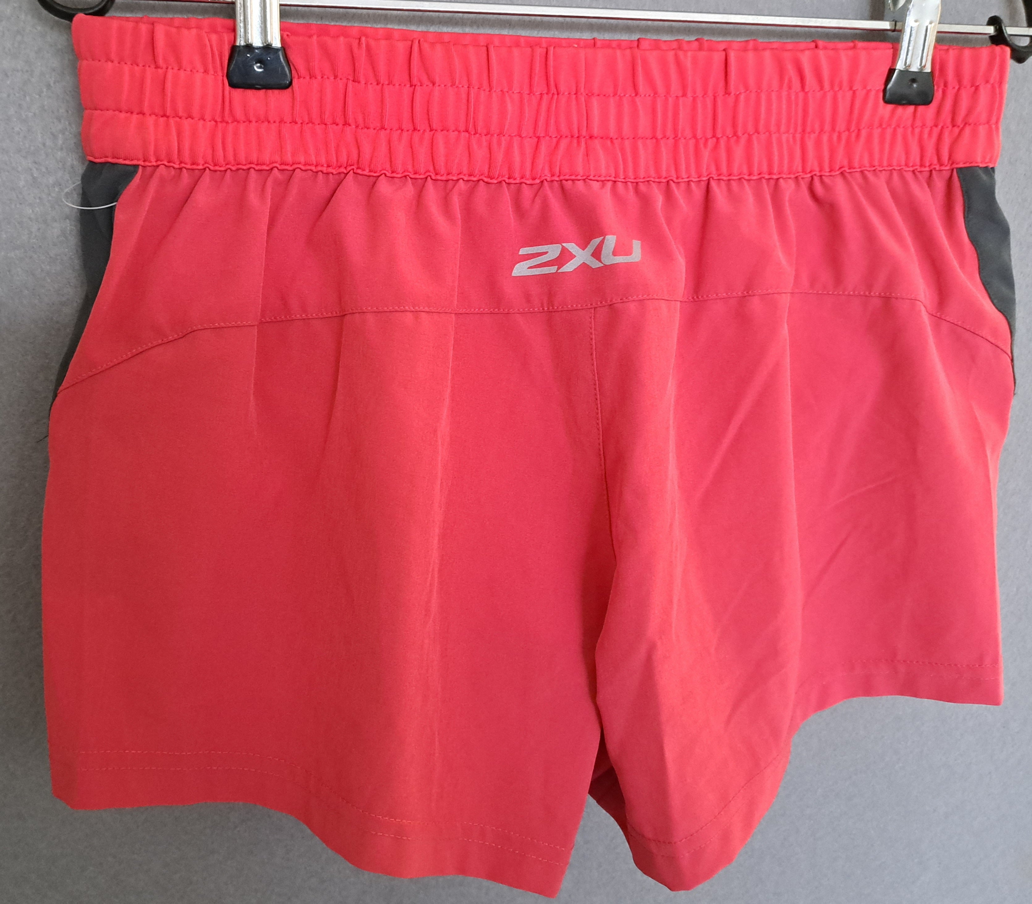 2XU Balance Short, Damen, Pink/Chrom