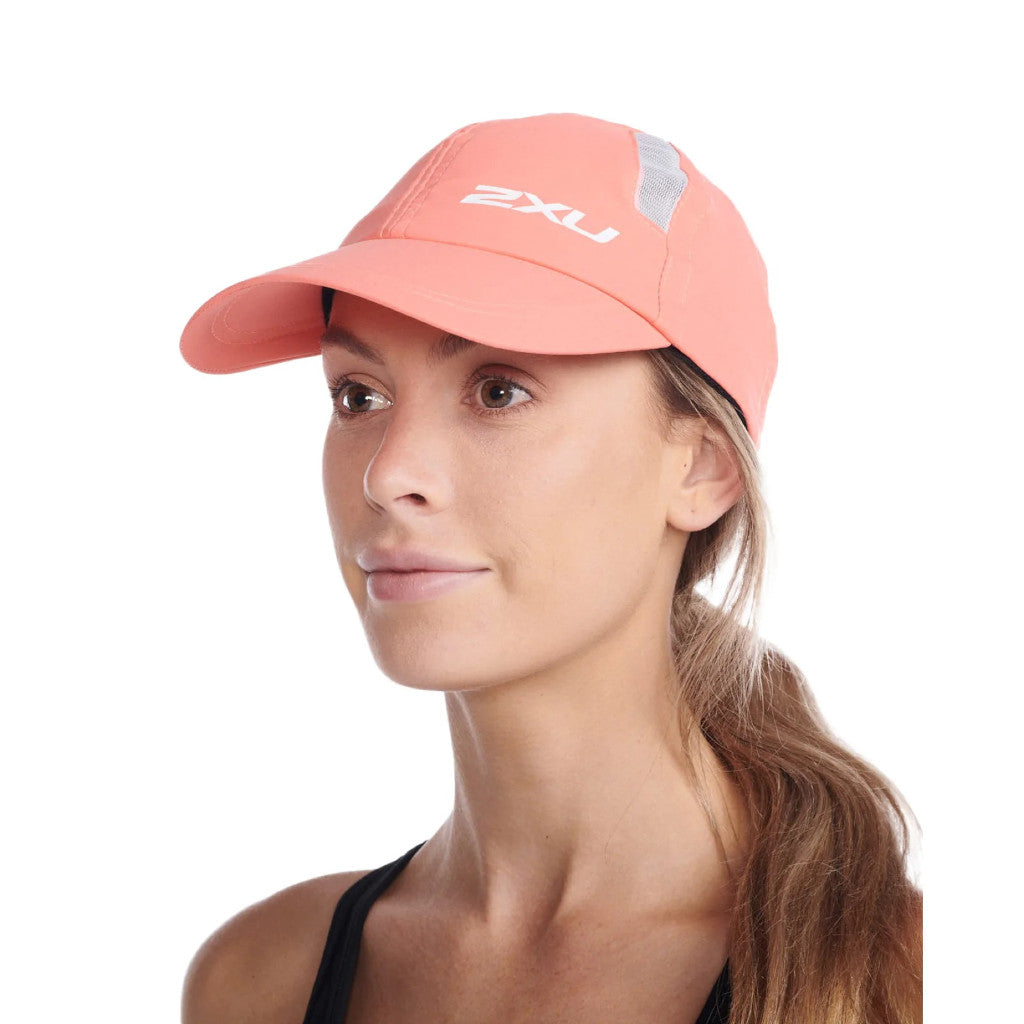 2XU Run Cap, Unisex, hyper coral/white reflective, B - Ware, kein Umtausch