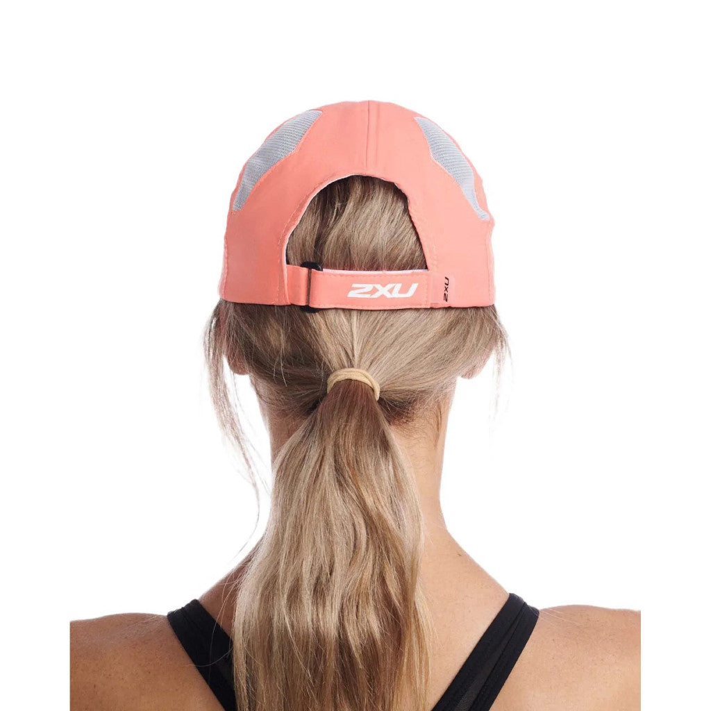 2XU Run Cap, Unisex, hyper coral/white reflective, B - Ware, kein Umtausch