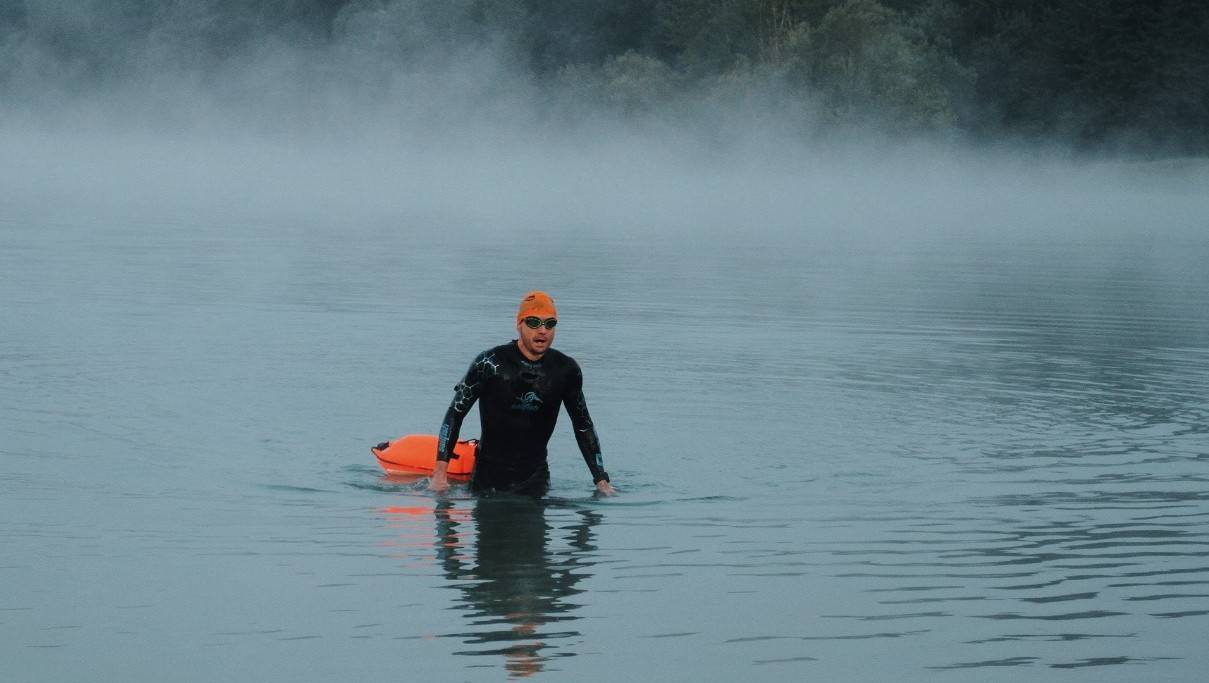 Freiwasserschwimmen im kalten Wasser: Die besten Tipps & Tricks