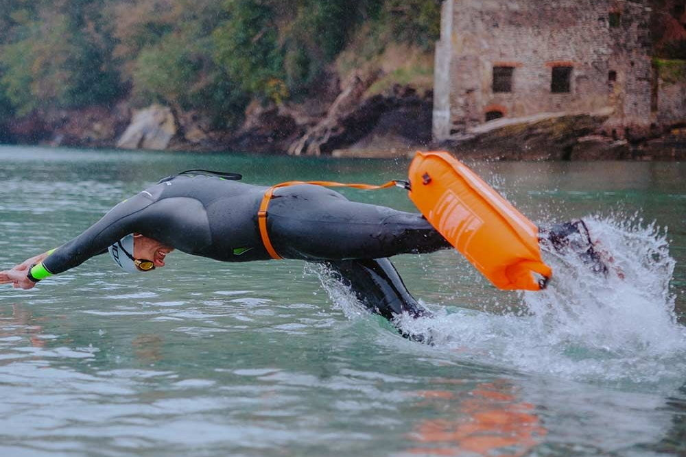 Eintauchen statt Couchmodus: So gelingt das Freiwasserschwimmen im Herbst