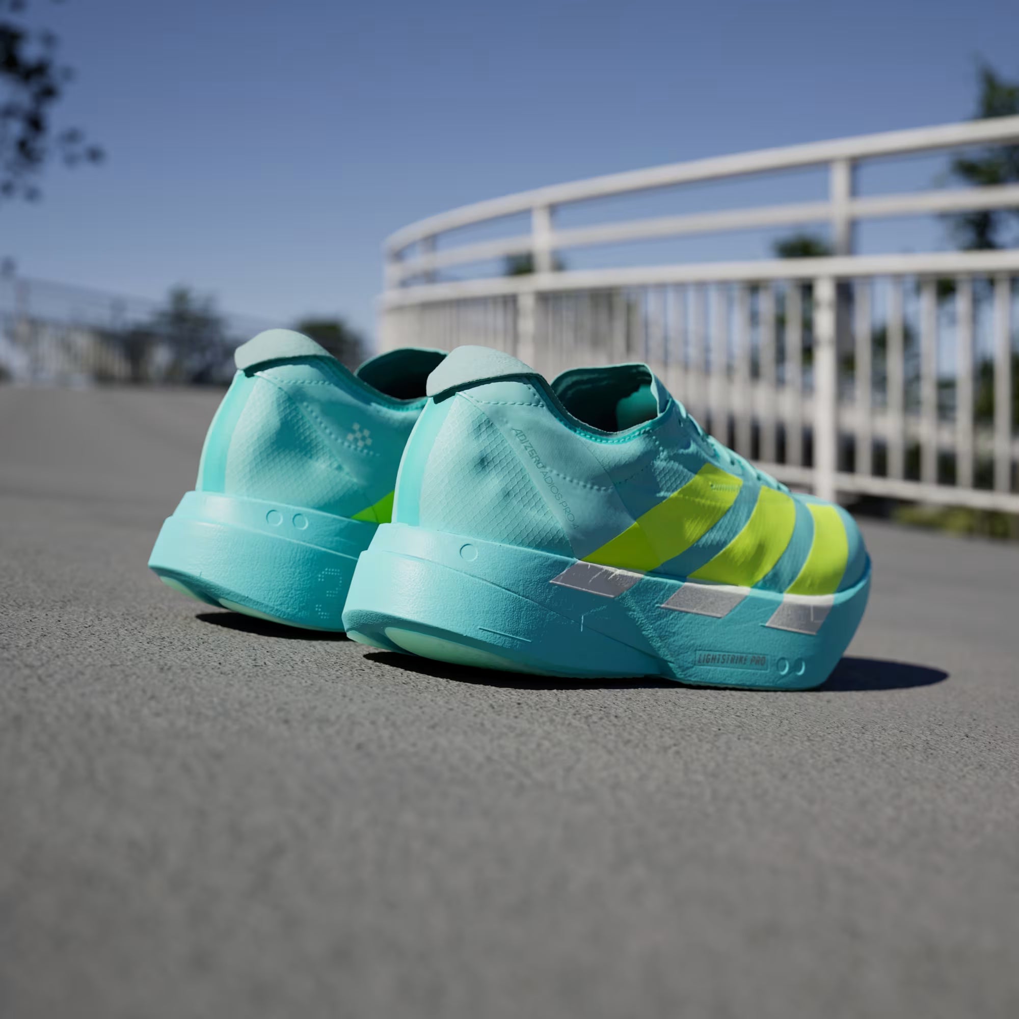 Fersenansicht beide Schuhe