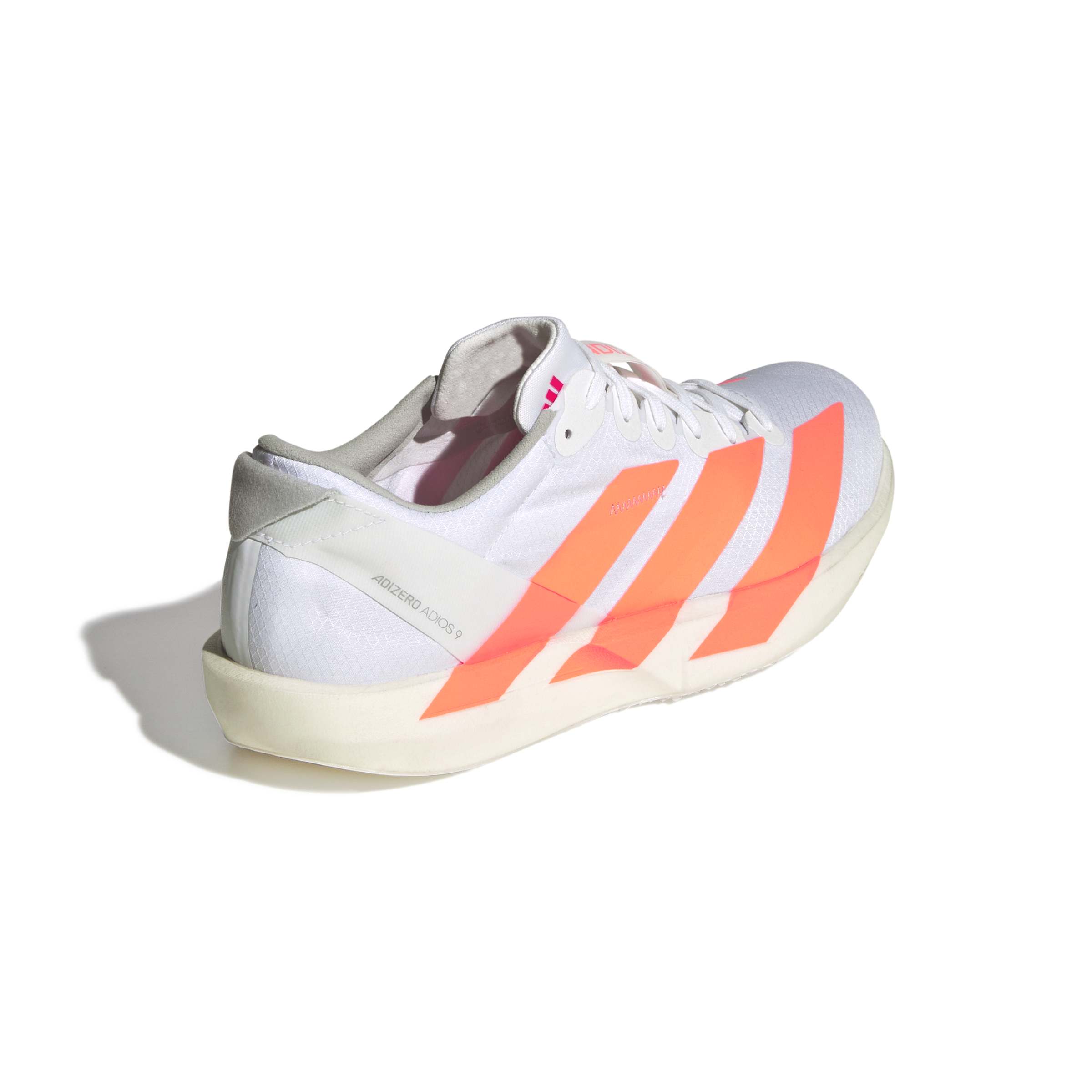 Schrägansicht rechter Schuh von hinten Außenseite