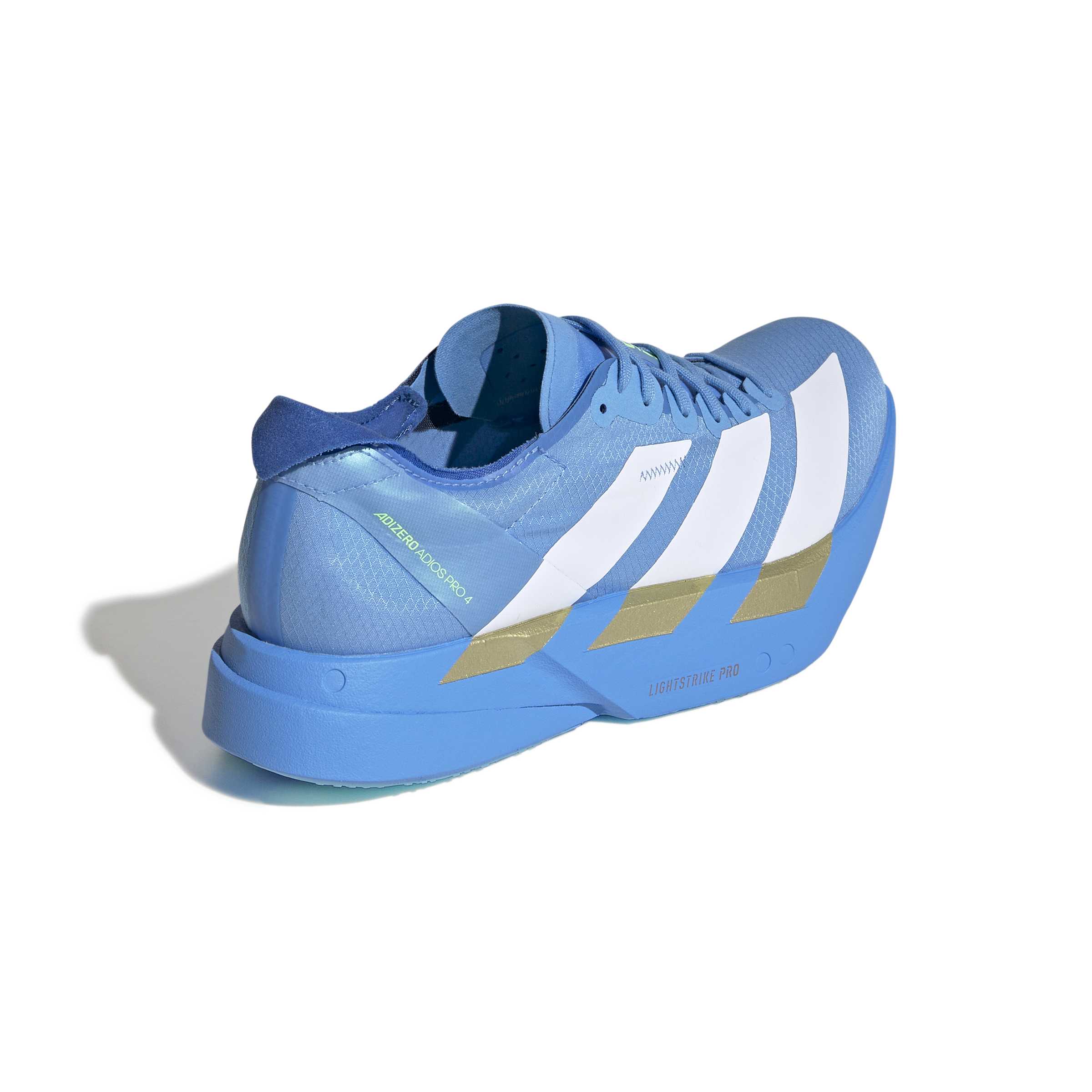 Schrägansicht rechter Schuh von hinten Außenseite