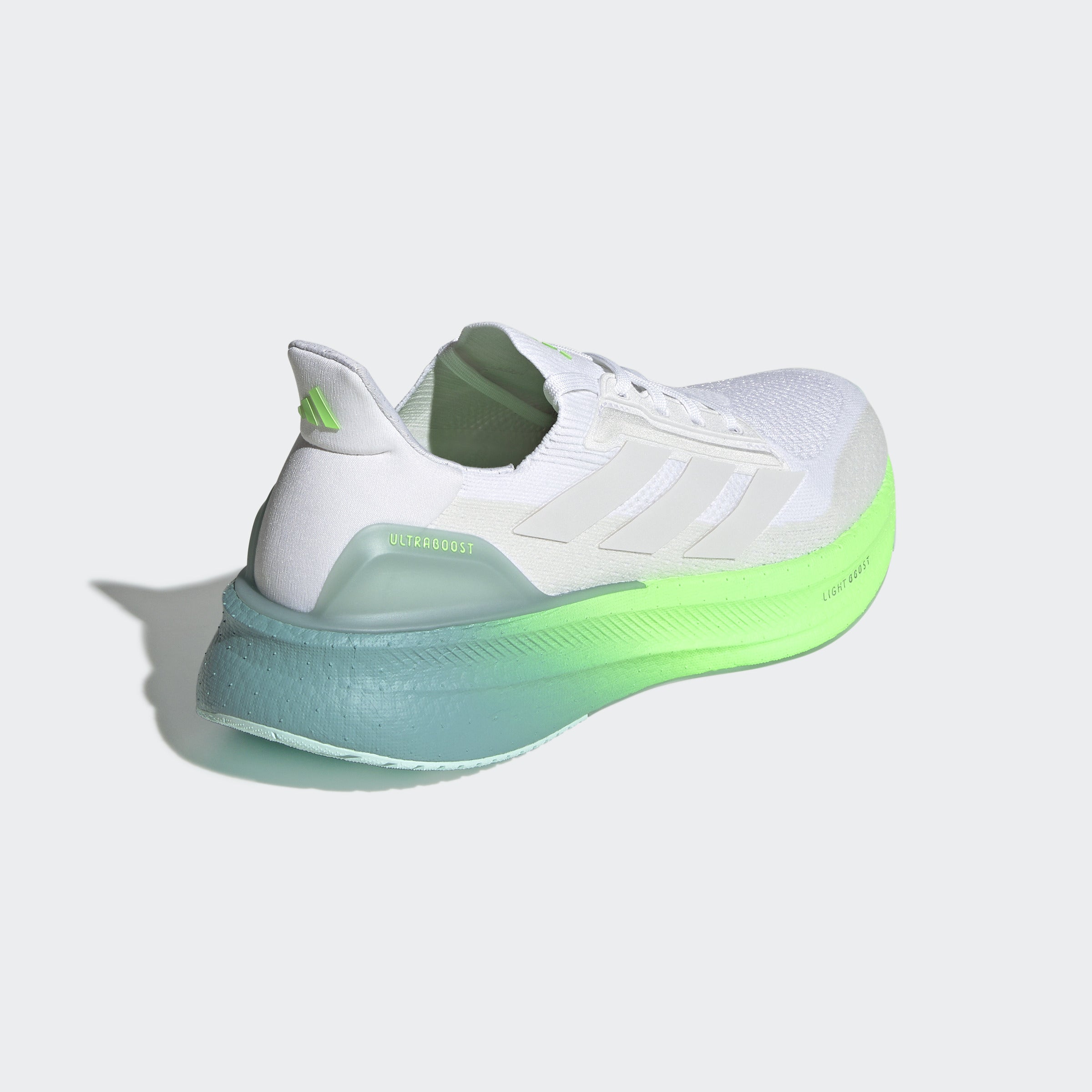 Schrägansicht rechter Schuh von hinten