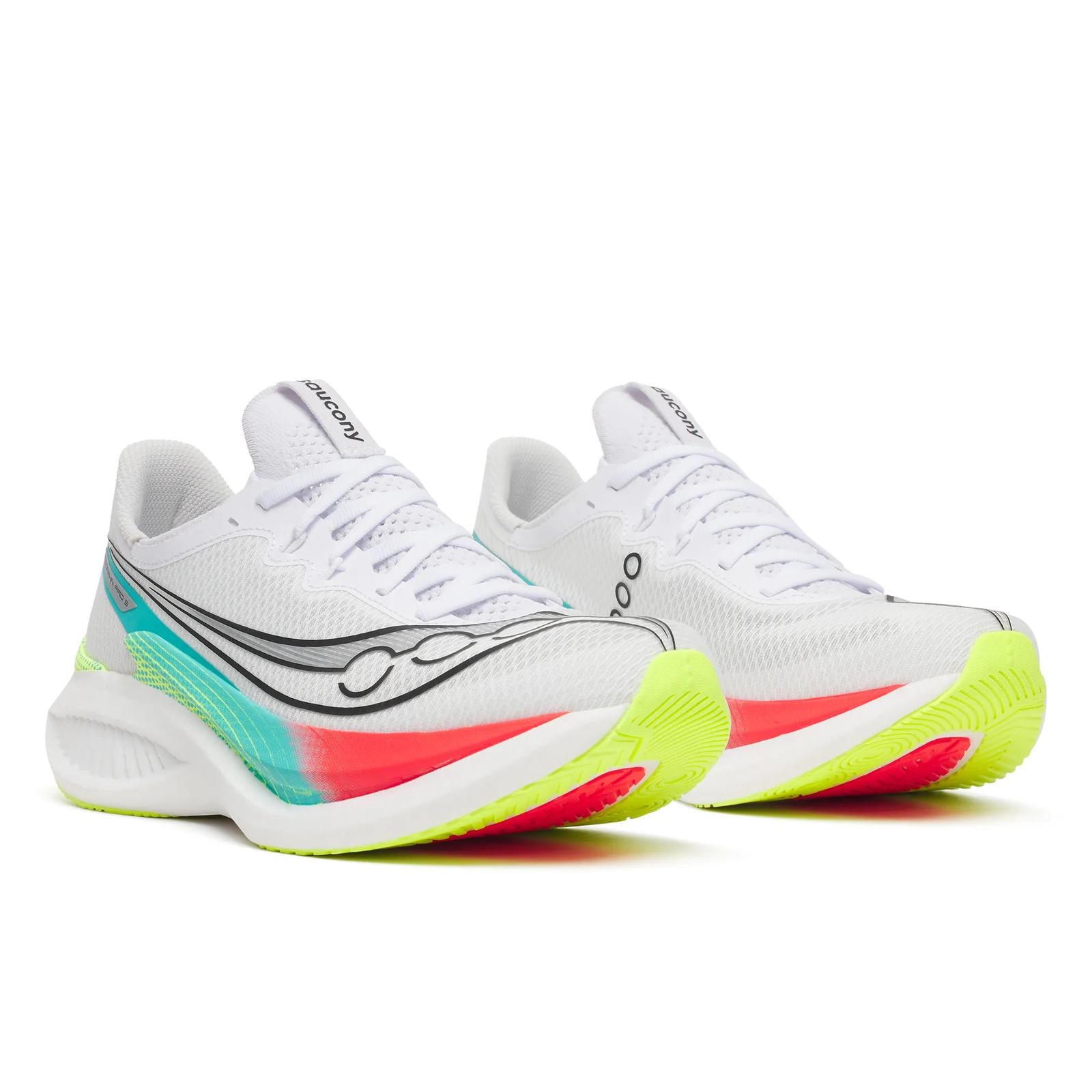 Schrägansicht beide Schuhe von vorne