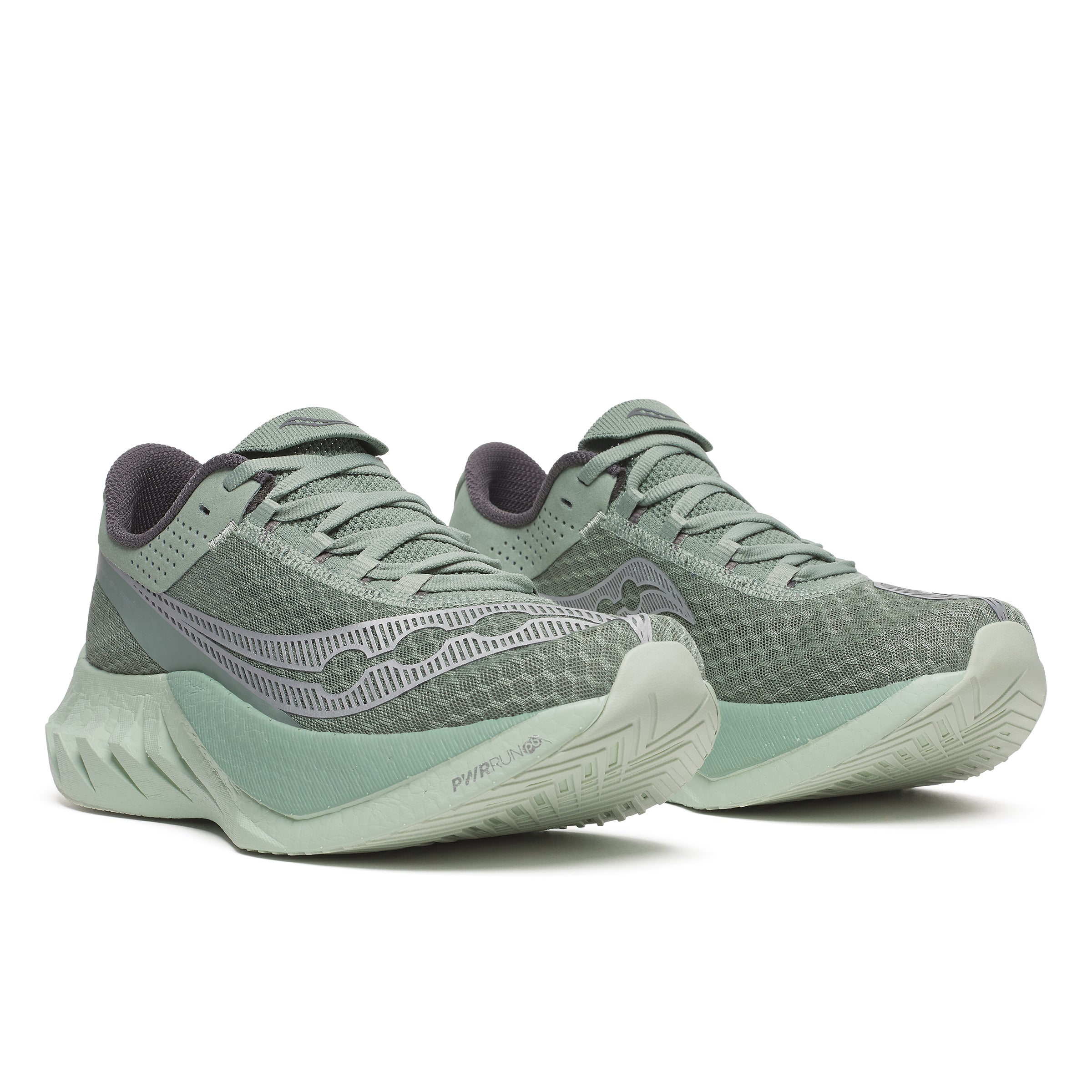 Schrägansicht beide Schuhe von vorne