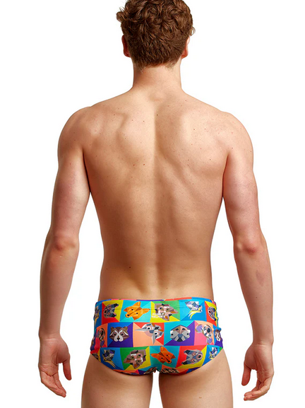 Tragebild Badehose von hinten