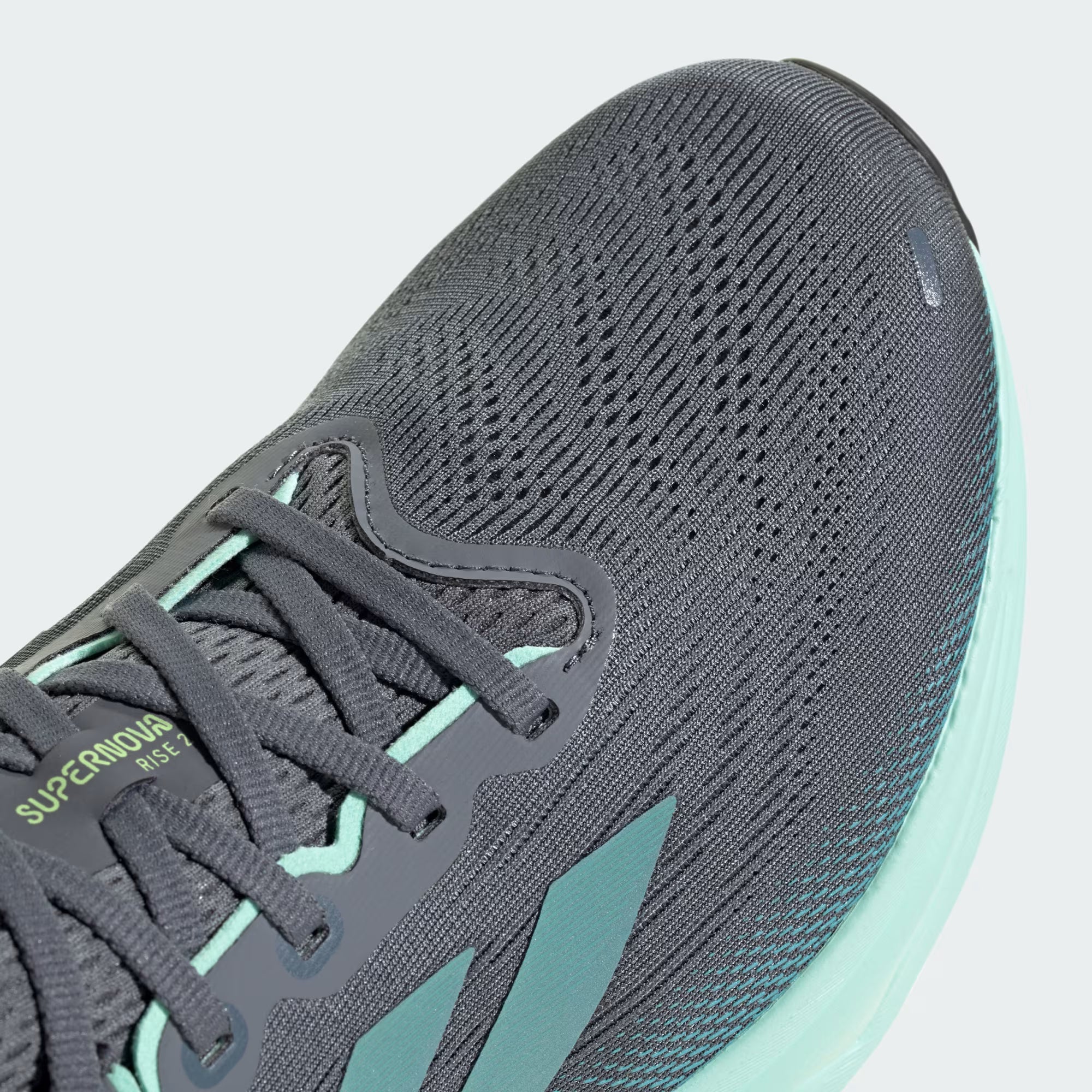 Detailansicht Zehenbereich rechter Schuh