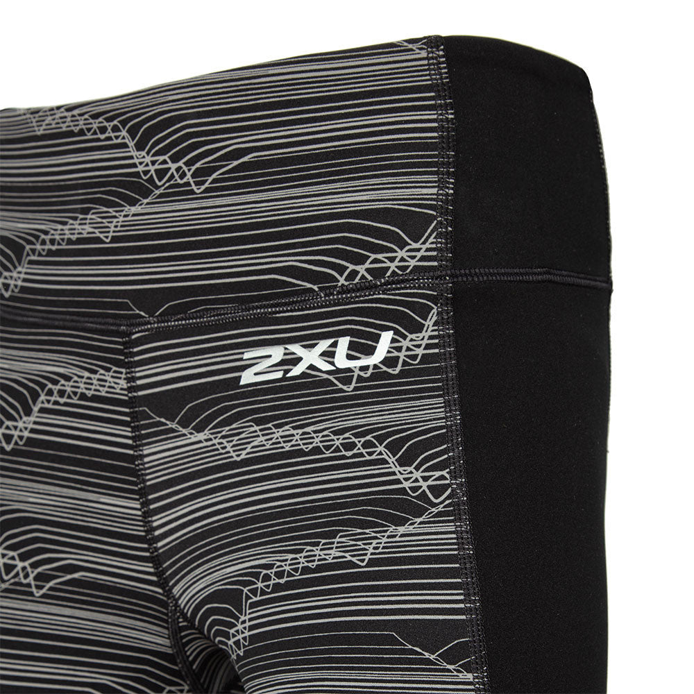 2XU Fitness Compression 3/4 Tights, Damen, Laufhose, Black White/Grey Wave Lines