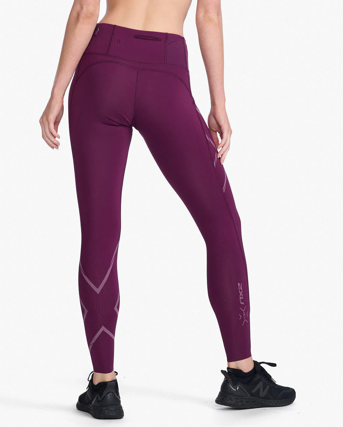 2XU Light Speed Mid-Rise Compression Tights, Damen, Laufhose, Beet/Beet Reflective