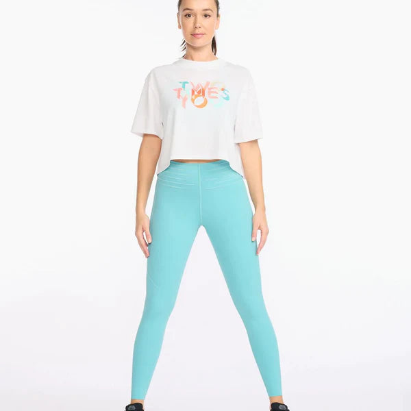 2XU Motion Form Crop Tee, Damen, White/Two Times You